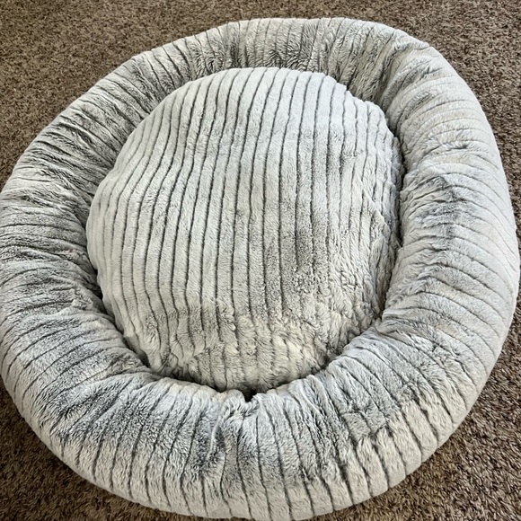 Large calming dog bed